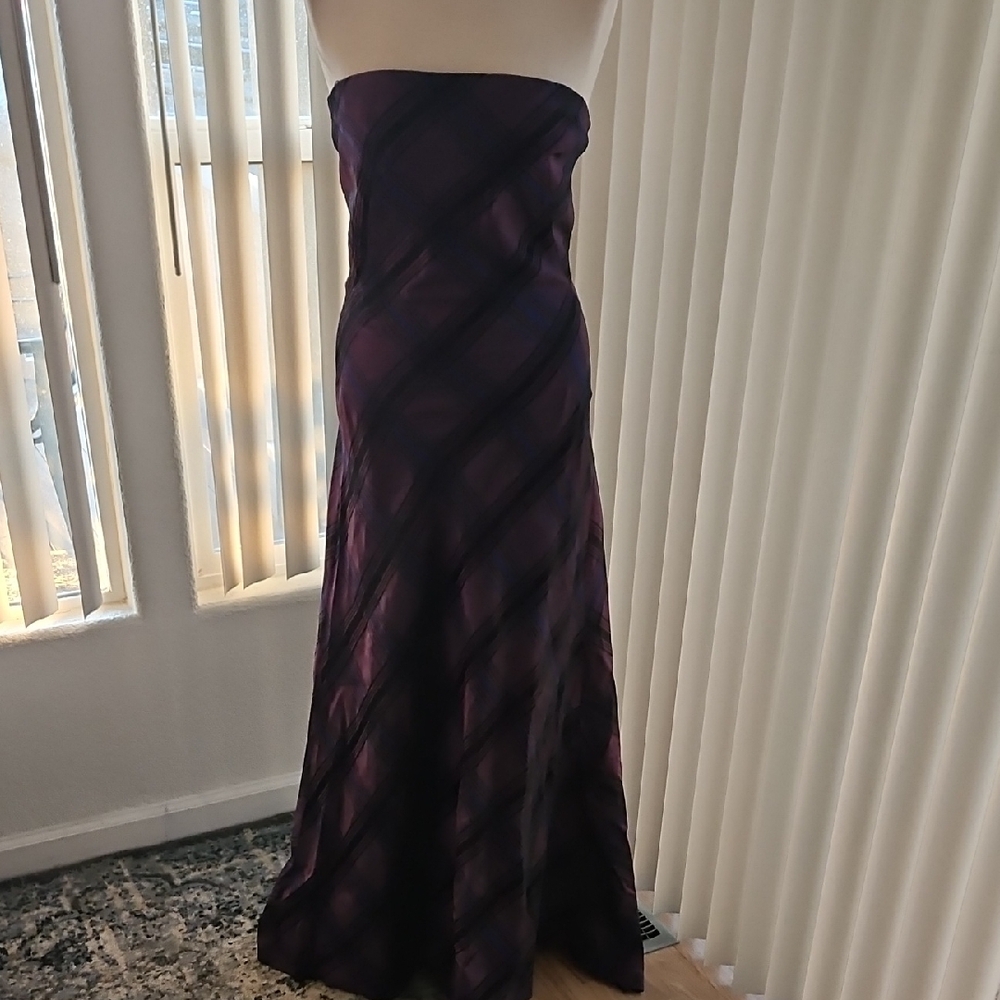 Elegant Plaid Maxi Skirt in Black and Purple